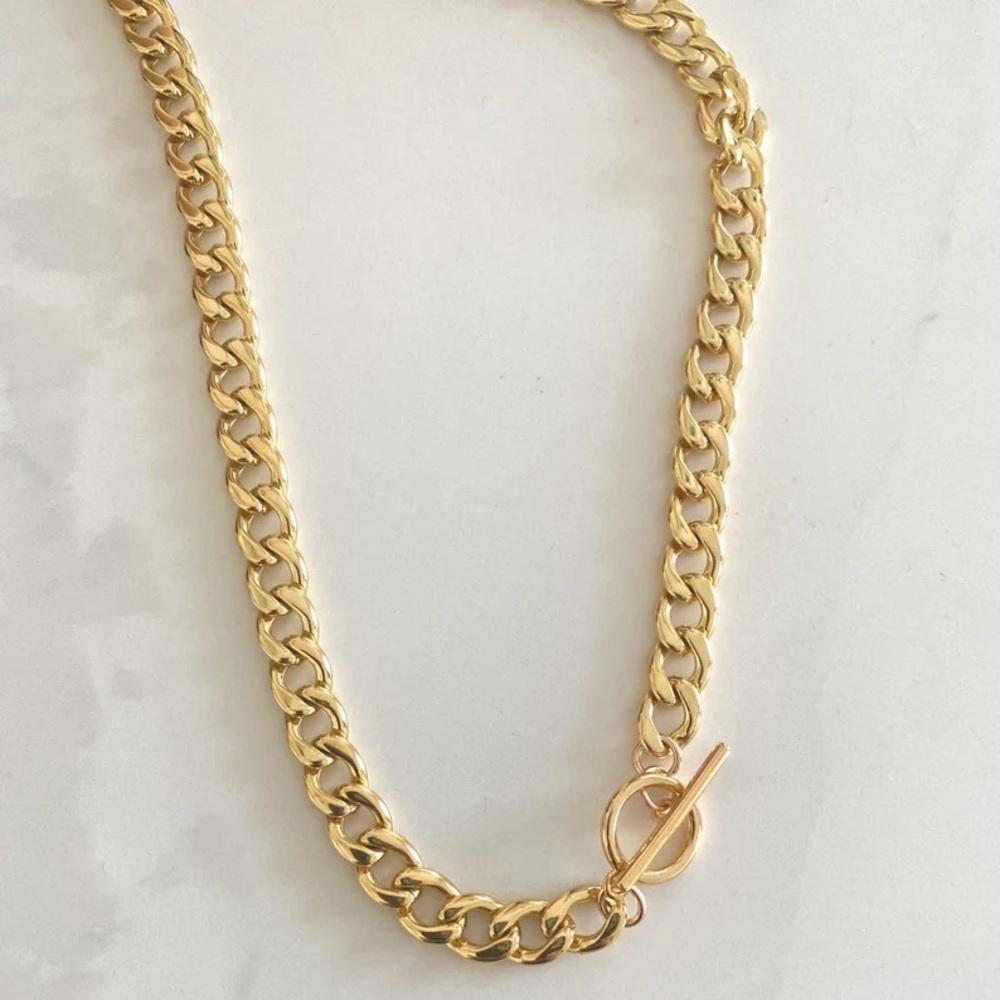 Toggle Clasp Pendant Necklace | Gold Thick Chain